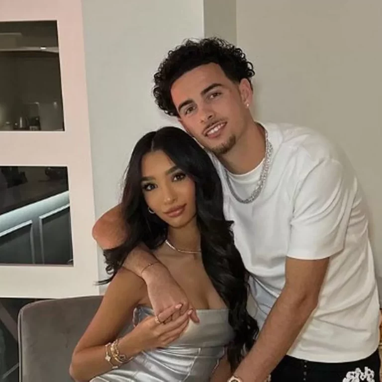 Curtis Jones Girlfriend(Saffie Khan) | Love Life | Career | Marriage | Kids